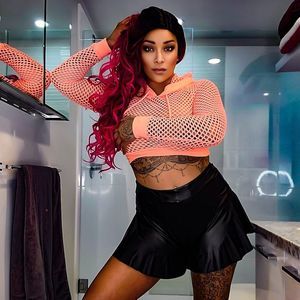 Fushia fire 24" bodywave wig